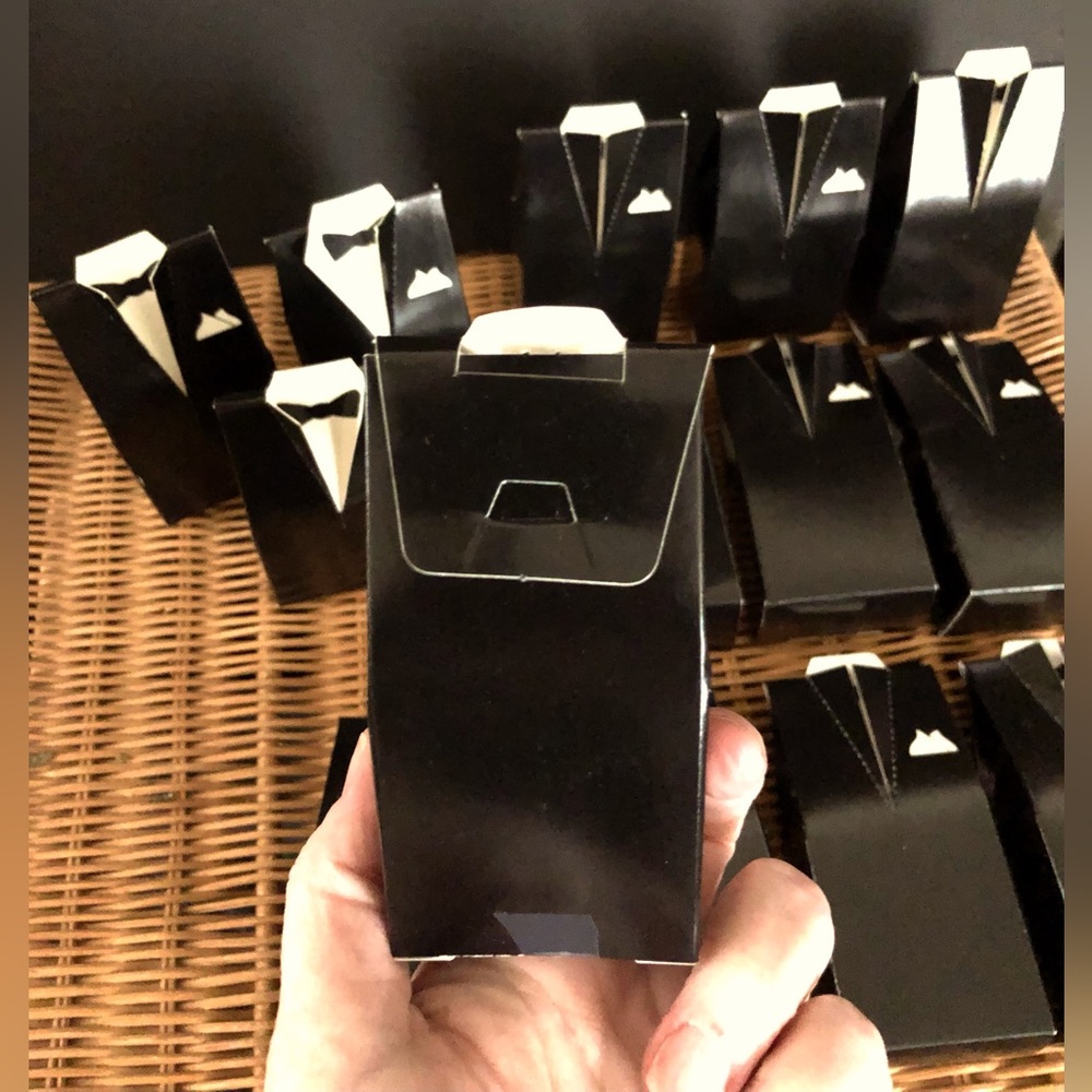 Tuxedo favor boxes - Picture 6 of 11